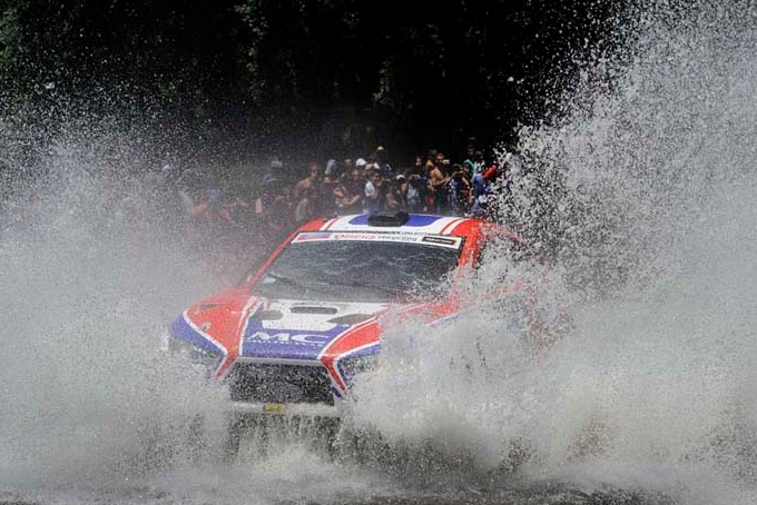 DAKAR UPDATE: Ook Ten Brinke en Huzink staan stil en wachten op assistentie